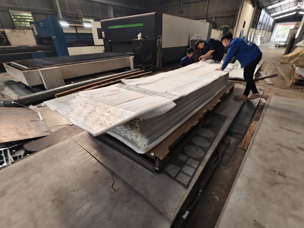 Gia công khung bệ và vỏ tủ điện