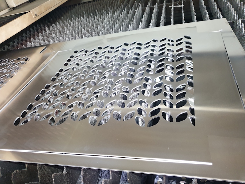 Gia công chấn gấp CNC kim loại tấm